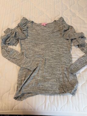 Lilly Pulitzer Gray Ruffle Sleeve Knit Top size M
